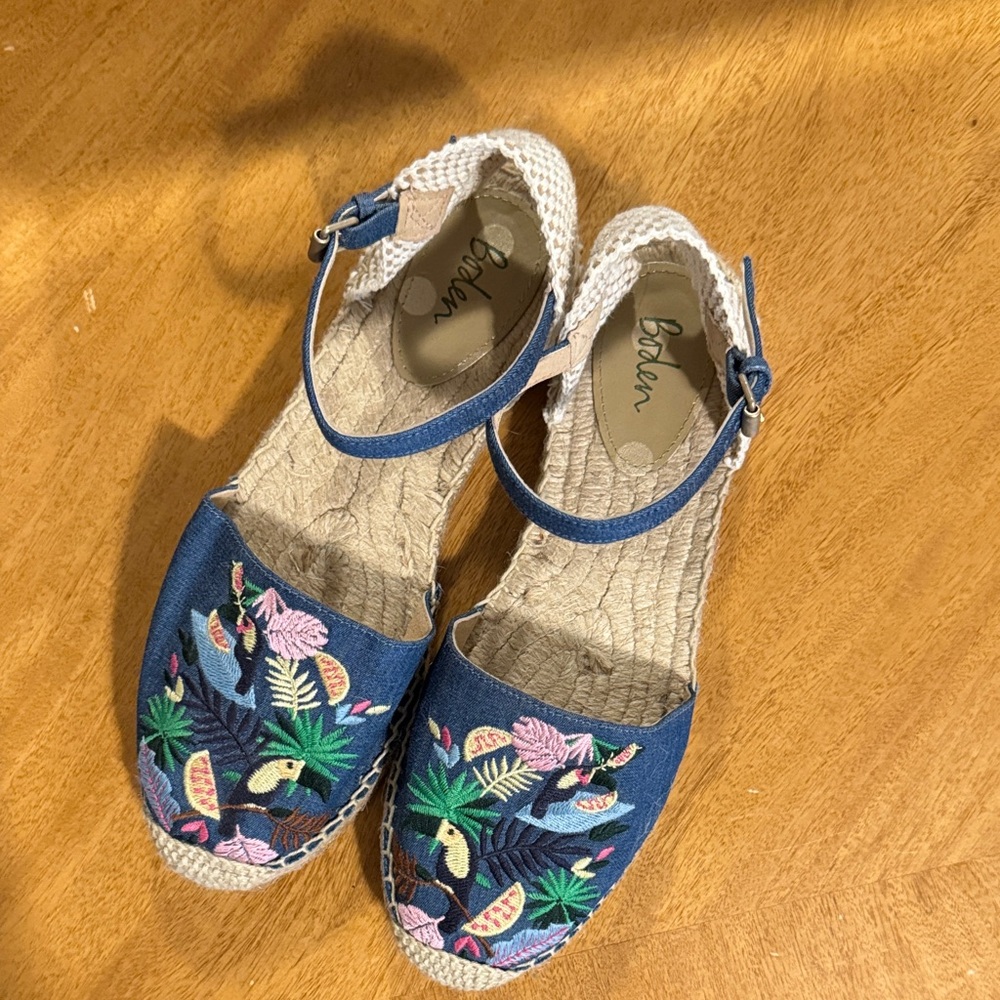 Boden Peggy Toucan Blue Embroidered Sandals